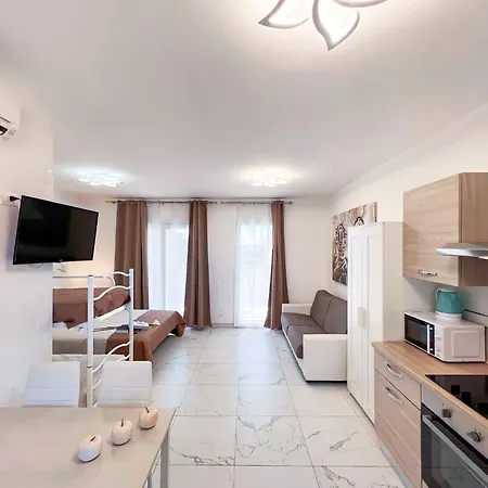 Modern In Centre Daire *