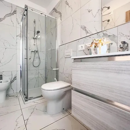 Daire Modern In Centre *